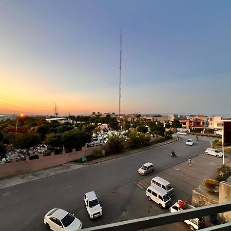 רוואלפינדי Comfortable Rental Apartments In Bahria Town מראה חיצוני תמונה