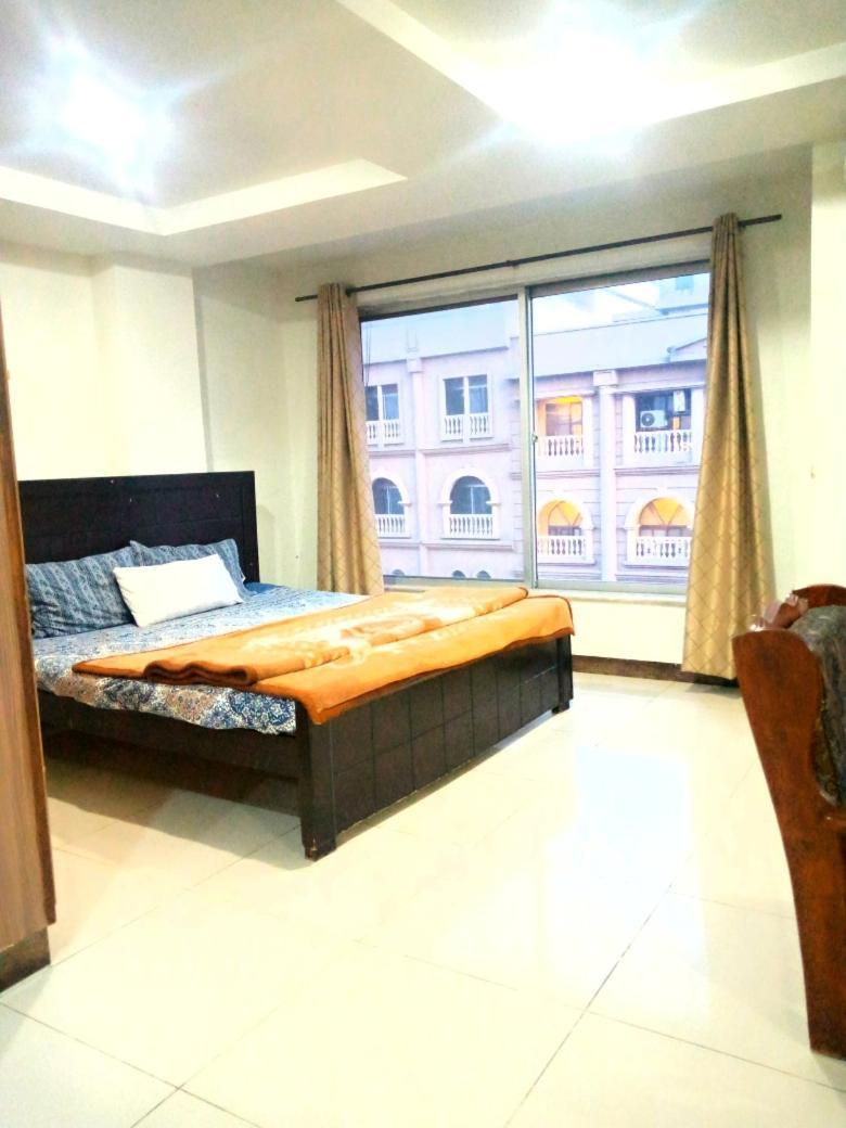 רוואלפינדי Comfortable Rental Apartments In Bahria Town מראה חיצוני תמונה
