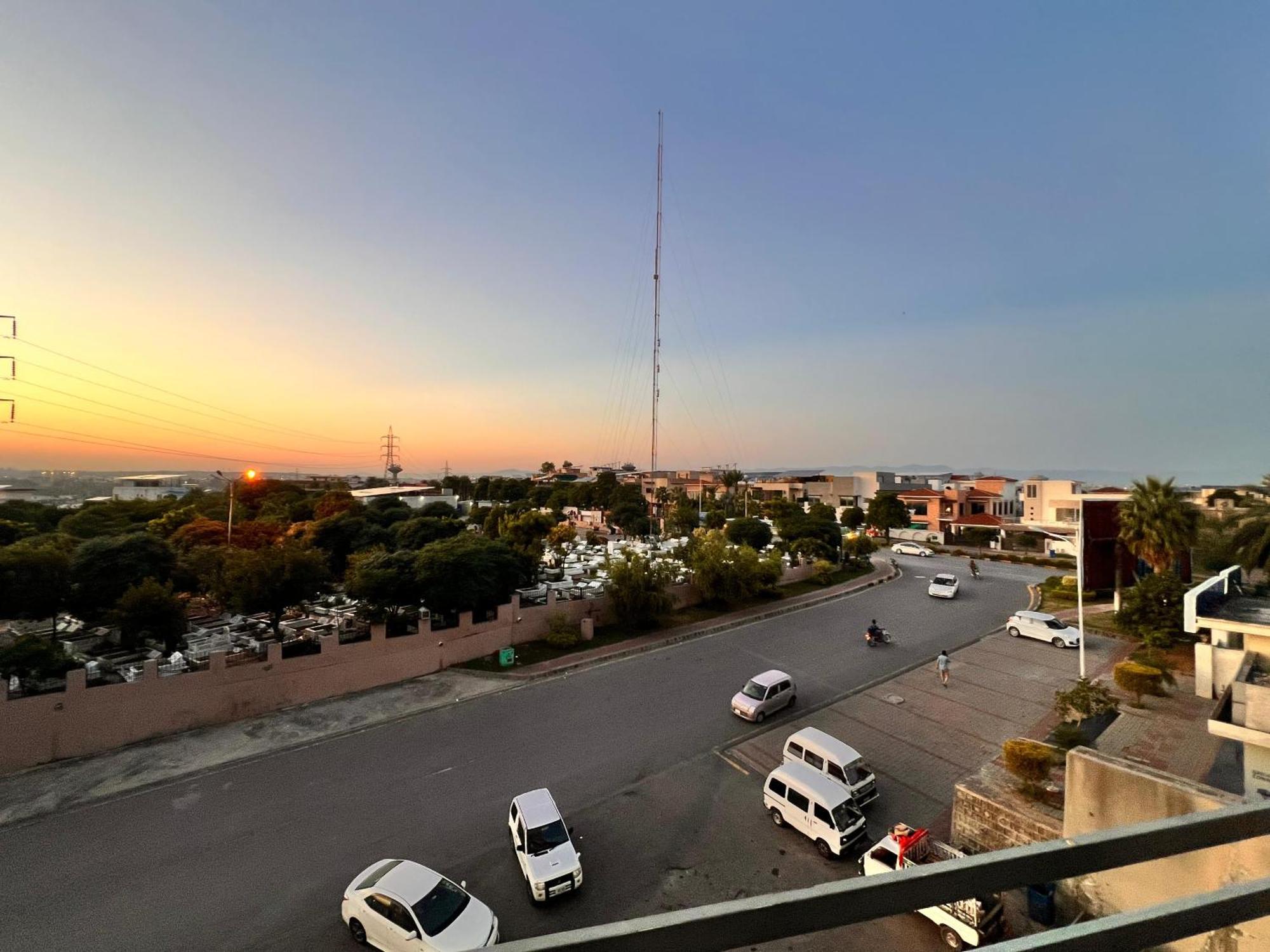 רוואלפינדי Comfortable Rental Apartments In Bahria Town מראה חיצוני תמונה