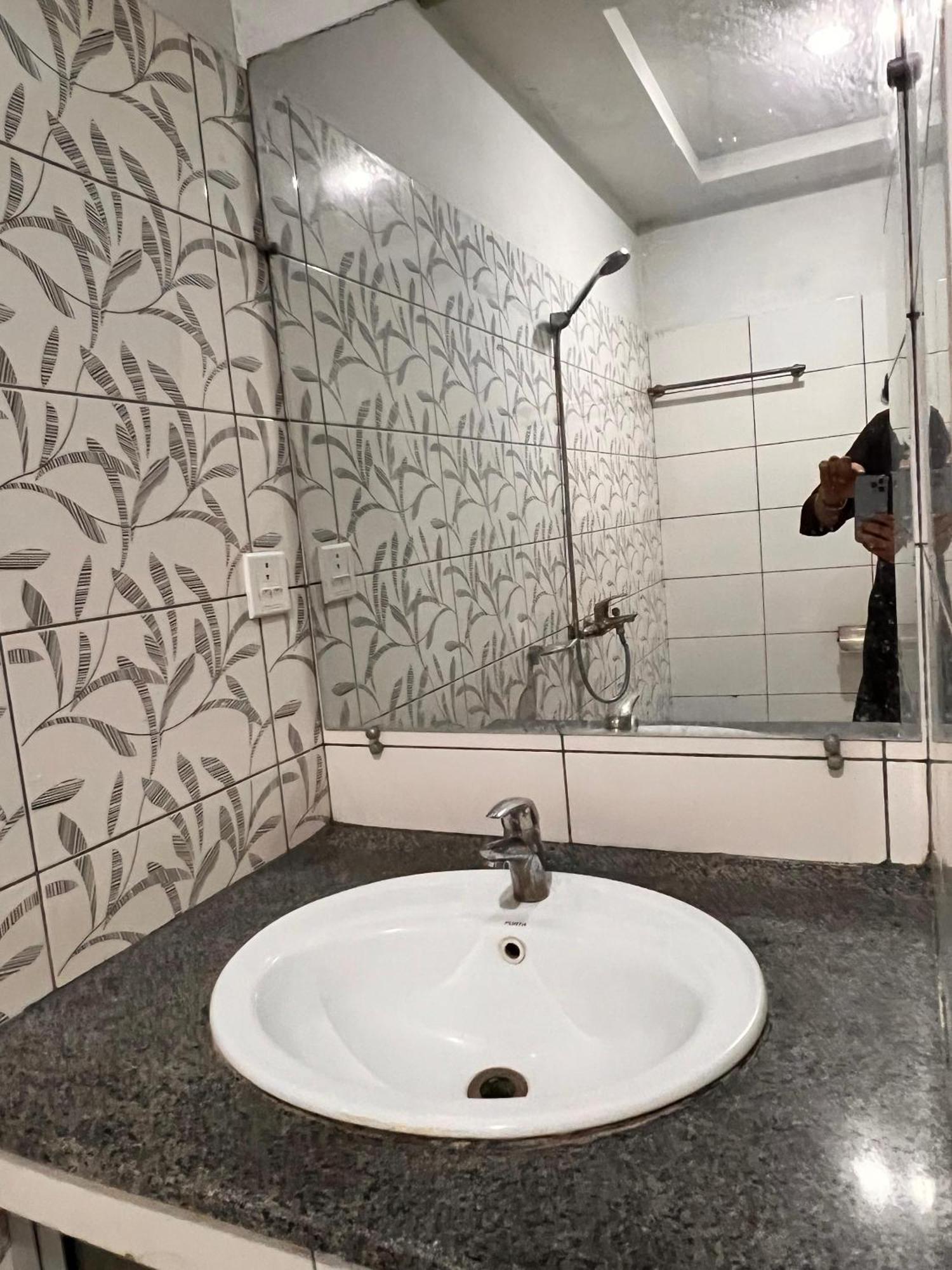 רוואלפינדי Comfortable Rental Apartments In Bahria Town מראה חיצוני תמונה