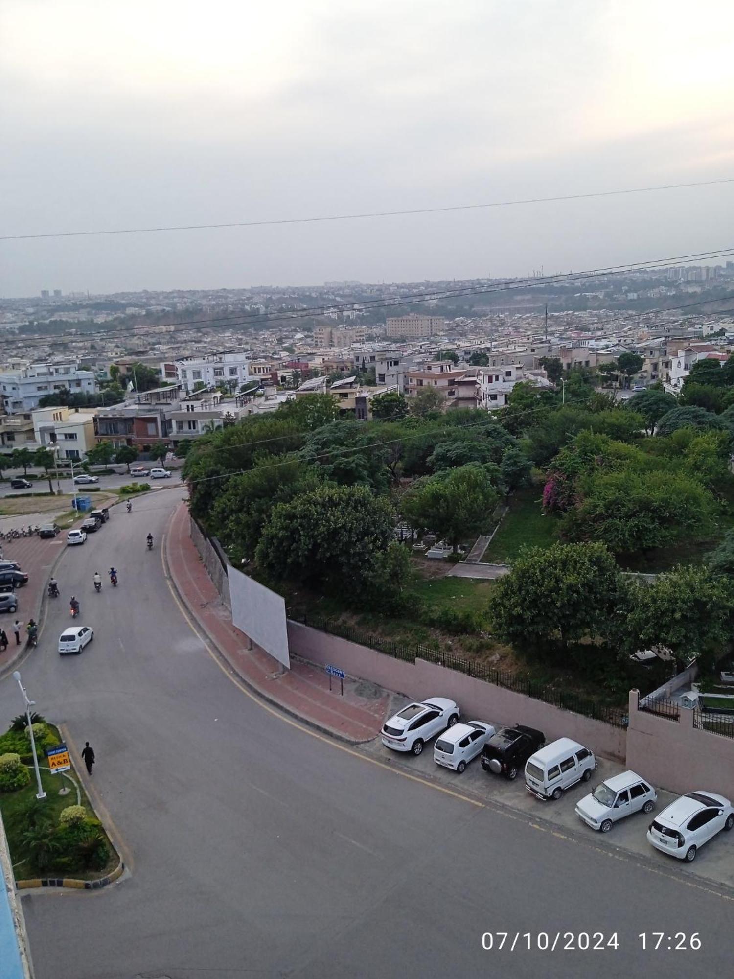 רוואלפינדי Comfortable Rental Apartments In Bahria Town מראה חיצוני תמונה
